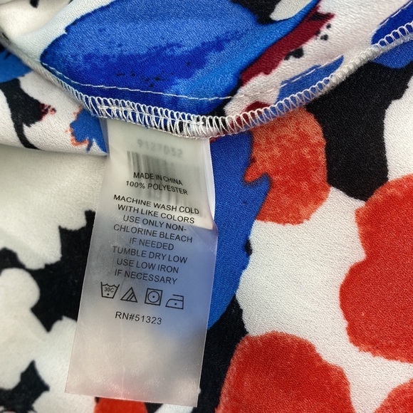 🌸Vince Camuto floral blouse red white and blue - Picture 9 of 9